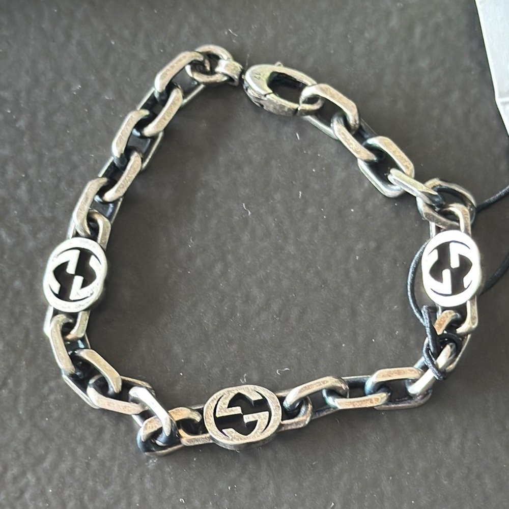 Gucci Interlocking GG Aged Silver Bracelet - Picture 6 of 10